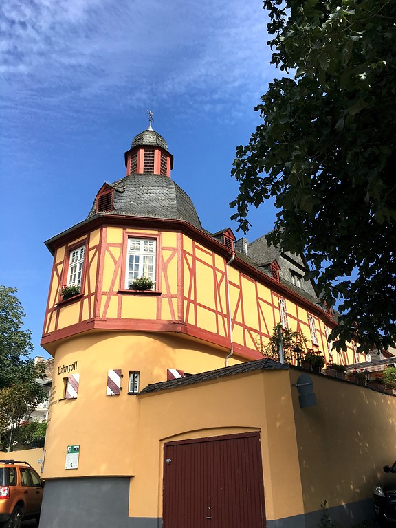Altes Zollhaus mit Zollturm an der Lahn in Niederlahnstein (2016)
