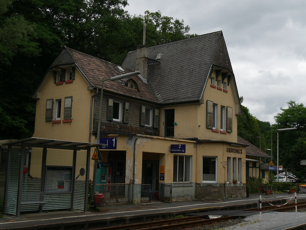 Westseite des neuen Bahnhofs in Weinbach-Gräveneck (2017)
