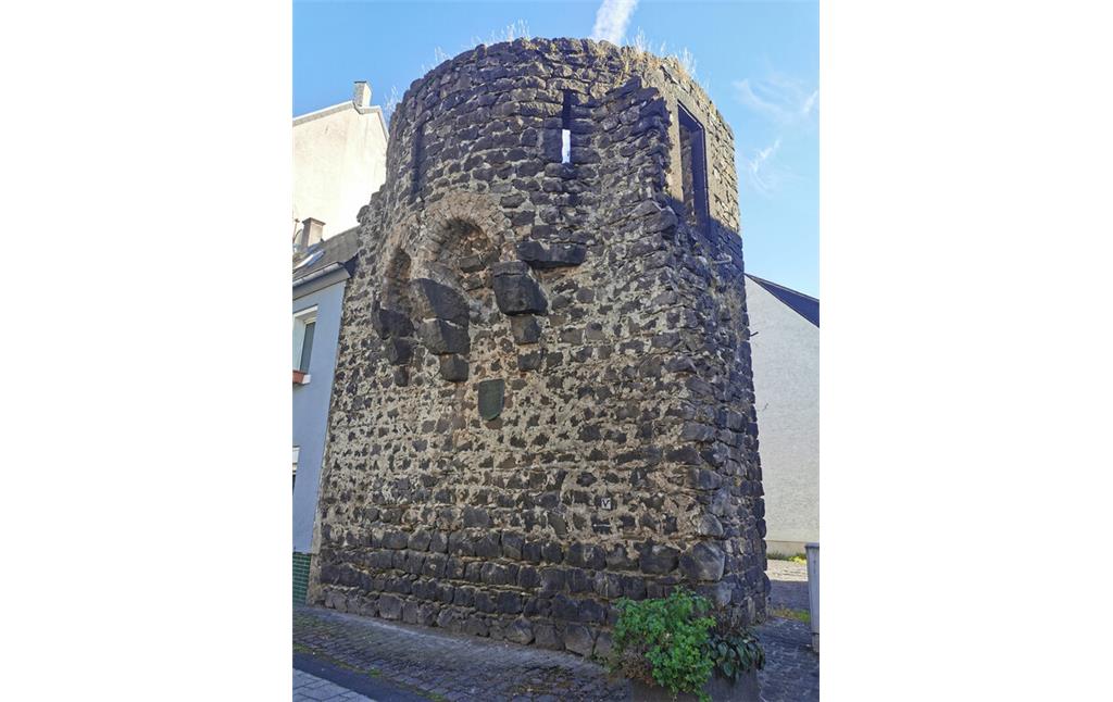 Ruine eines Wehrturms in der Mayener Stadtmauer