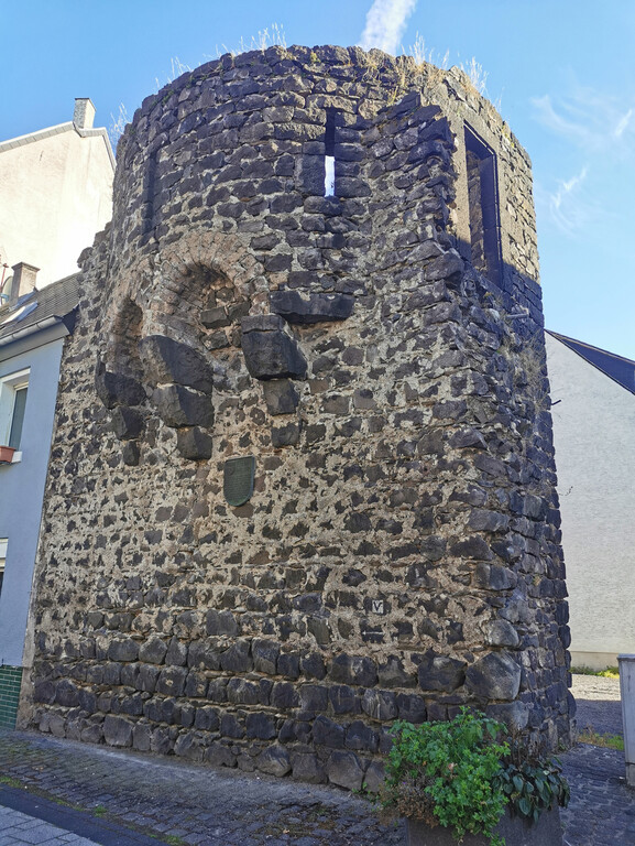 Ruine eines Wehrturms in der Mayener Stadtmauer