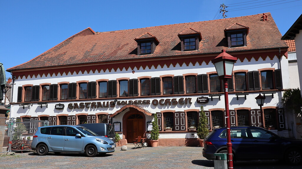 Gasthaus mit barockem Ursprung. "Zum goldenen Ochsen" in der Marktstraße 4 (2020)