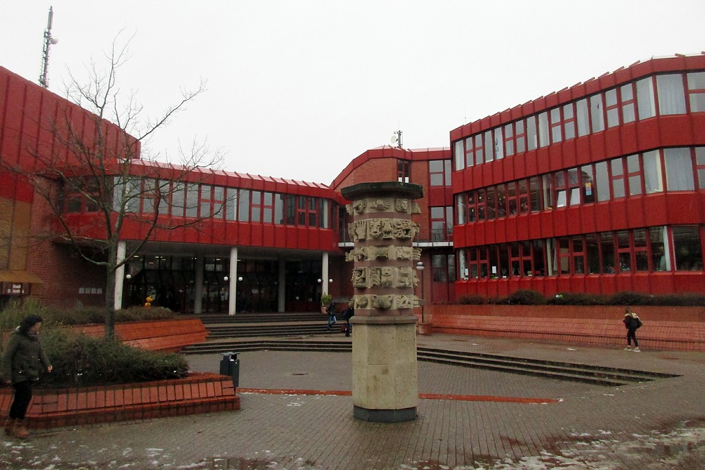 Zentralgebäude der Integrierten Gesamtschule Bonn-Beuel (2018).