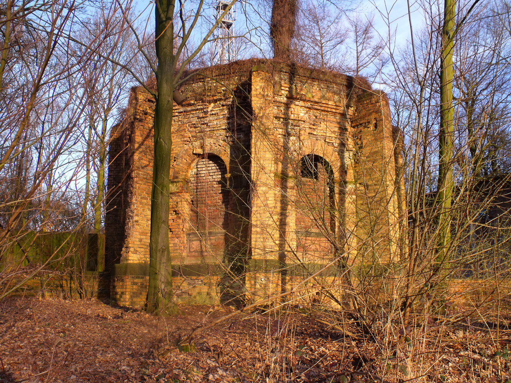 Ruine des Wasserturms auf dem Kaiserberg in Duisburg (2009).