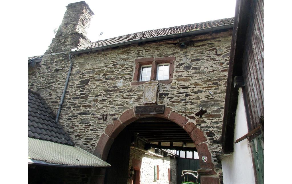 Der Eingang zum auch "Burg" genannten Kremerhof von 1643 im heutigen Hürtgenwalder Ortsteil Simonskall (2017).
