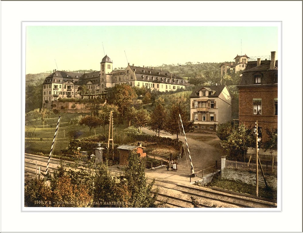 Historische Aufnahme des Bopparder Klosters Marienberg als Kaltwasserkuranstalt (zwischen 1890 und 1900).