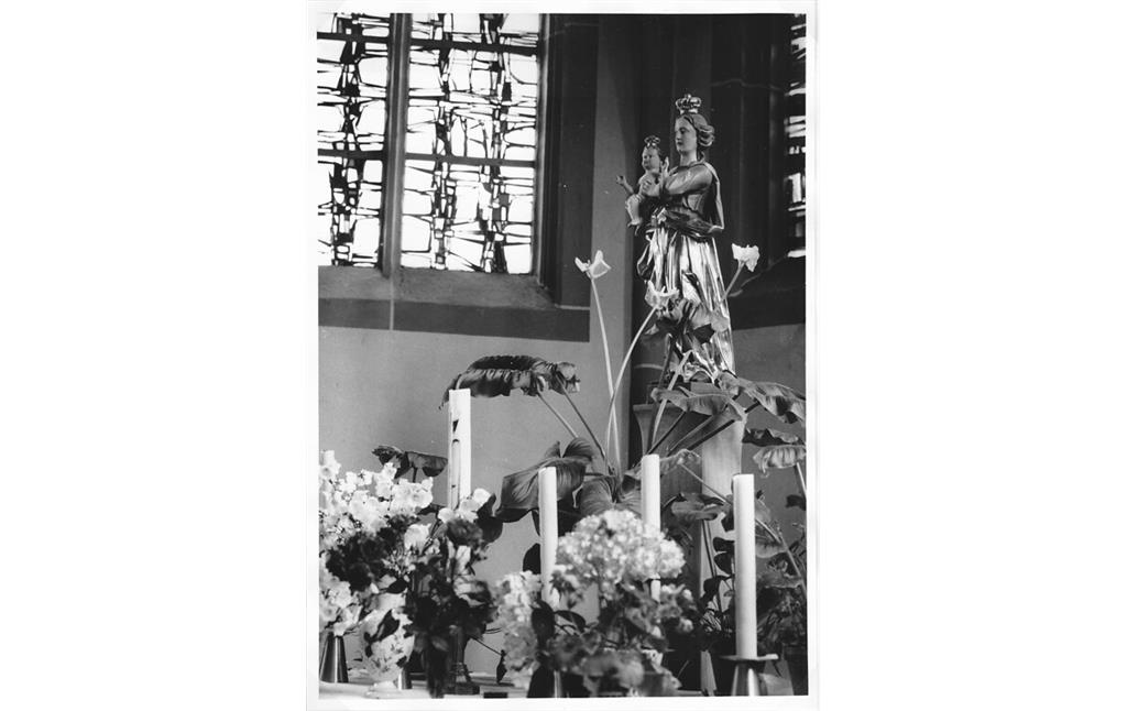 Muttergottes-Gnadenaltar Unserer Lieben Frau vom Berge in der Pfarrkirche Maria Geburt in Berglicht (1960)