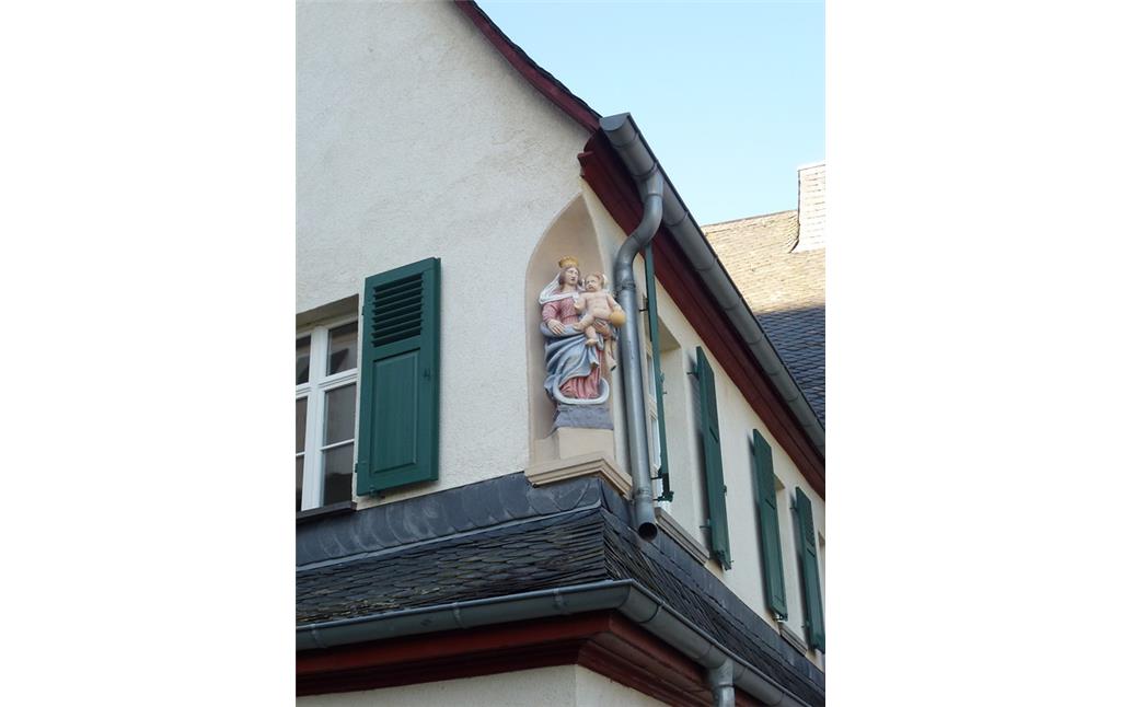 Marienfigur am Katholischen Pfarrhaus in Oberwesel (2016)