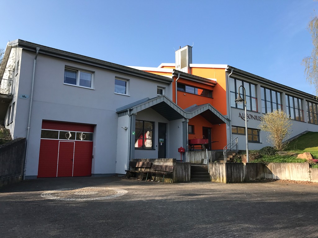 Feuerwehrhaus und Ausoniushalle in Seibersbach (2017)