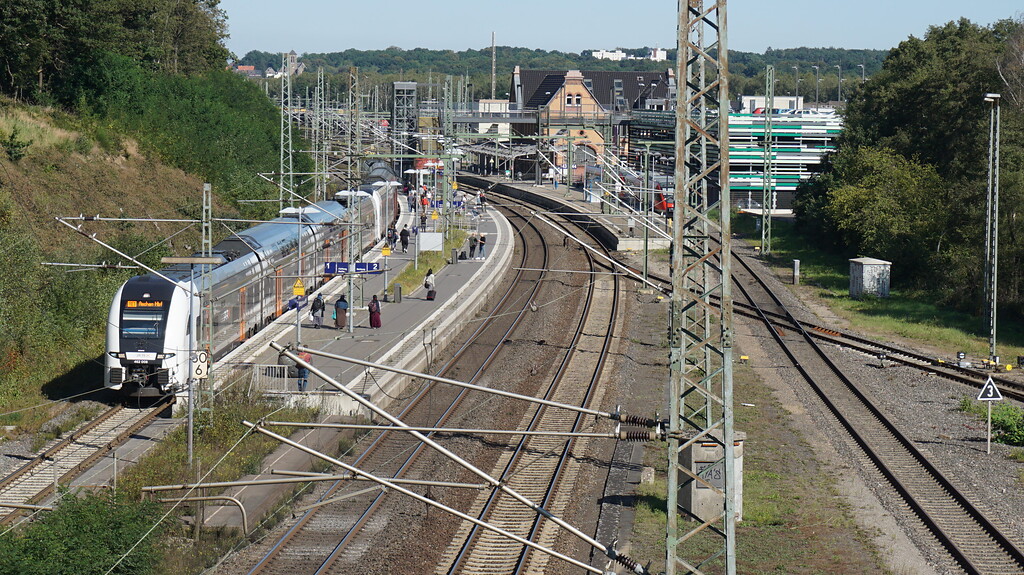 Bahnhof Stolberg (Rheinl) (2021). Blick Richtung Köln über den Personenbahnhof.