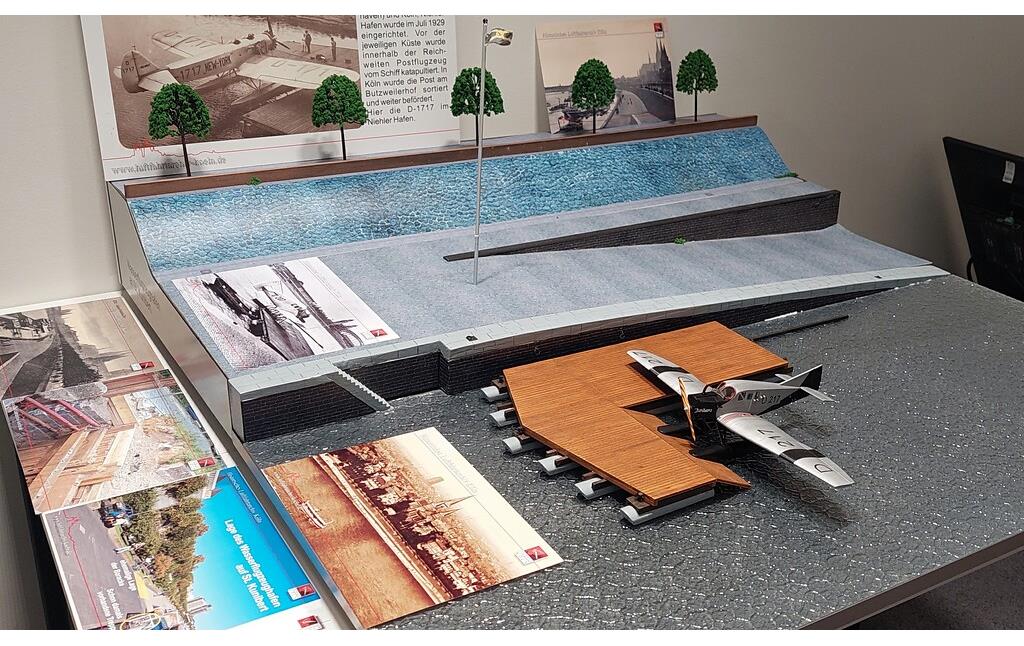 Diorama-Modell "Wasserflugzeughafen an St. Kunibert" des Historischen Luftfahrtarchivs Köln mit einer zu einem Wasserflugzeug umgerüsteten Junkers F 13, ausgestellt bei der "Nacht der Technik" in Köln 2022.