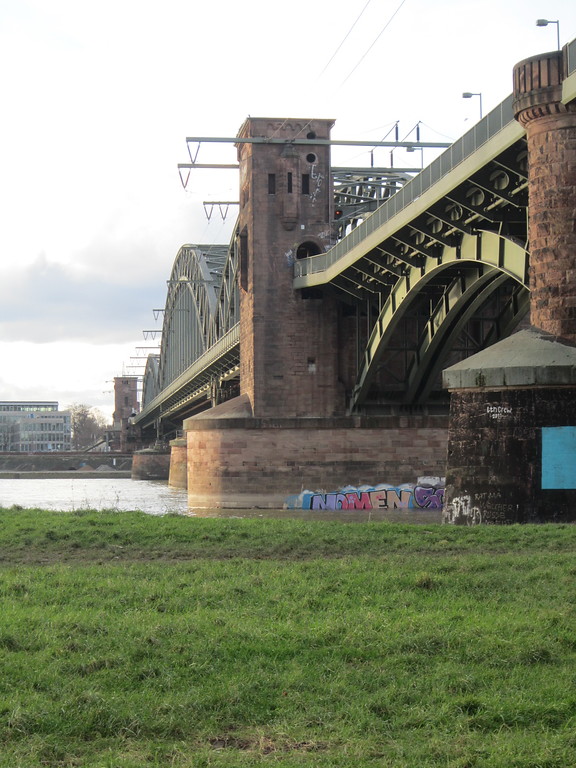 Kölner Südbrücke und östlicher Brückenkopf (2014)