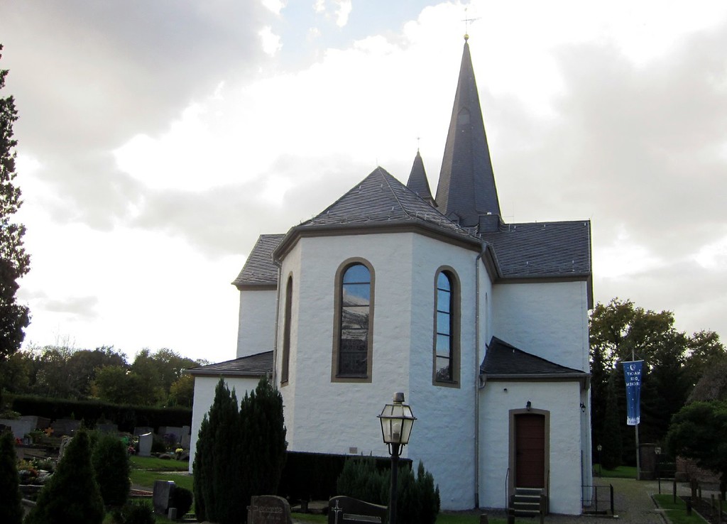 Pfarrkirche an der Flughafenstraße in Altenrath (2011)