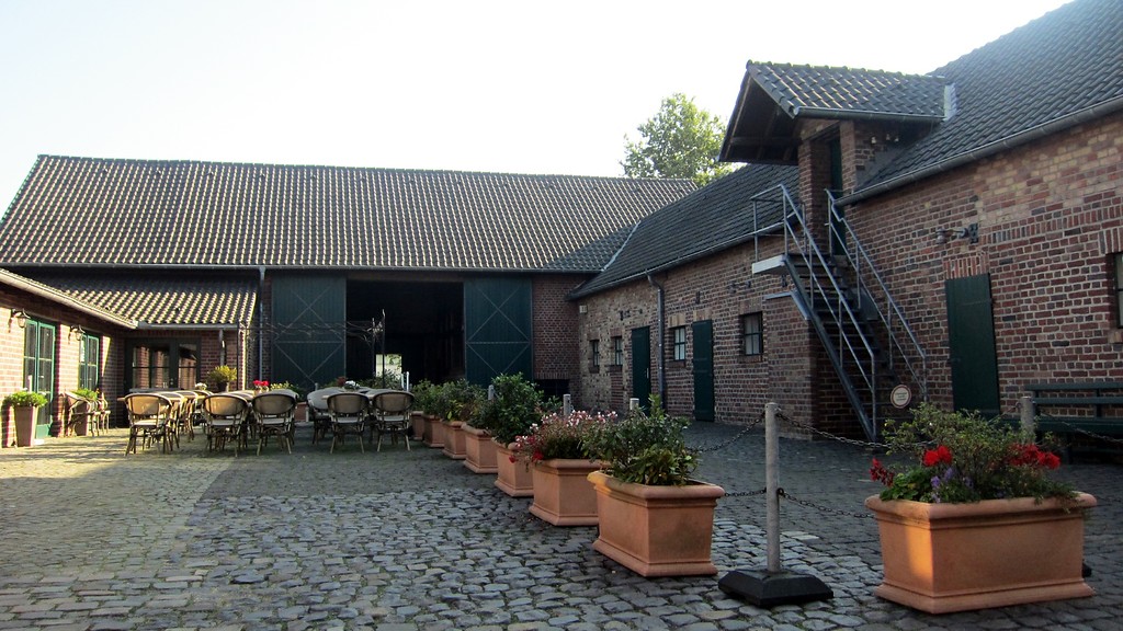 Blick in den Hof des Kulturzentrums in der Gehöftgruppe Sinsteden (2014).