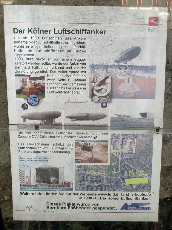 Informationstafel zu dem in Köln-Ossendorf aufgestellten einstigen Luftschiffanker des früheren Luftschiffhafens Köln-Bickendorf (2020).