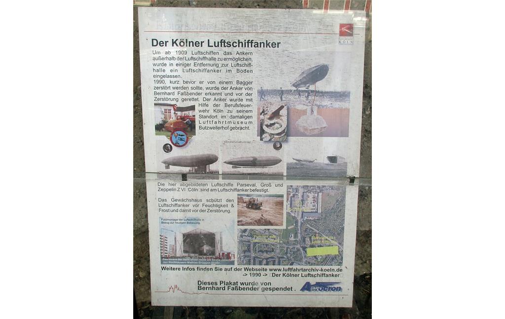 Informationstafel zu dem in Köln-Ossendorf aufgestellten einstigen Luftschiffanker des früheren Luftschiffhafens Köln-Bickendorf (2020).