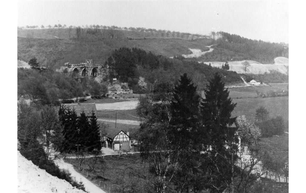 Wahnbachtalstraße und Ummigsbachtalbrücke, während der Bauzeit 1925-1927