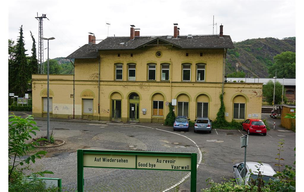 Bahnhof Brohl-Lützing, Empfangsgebäude, Straßenseite (2019)