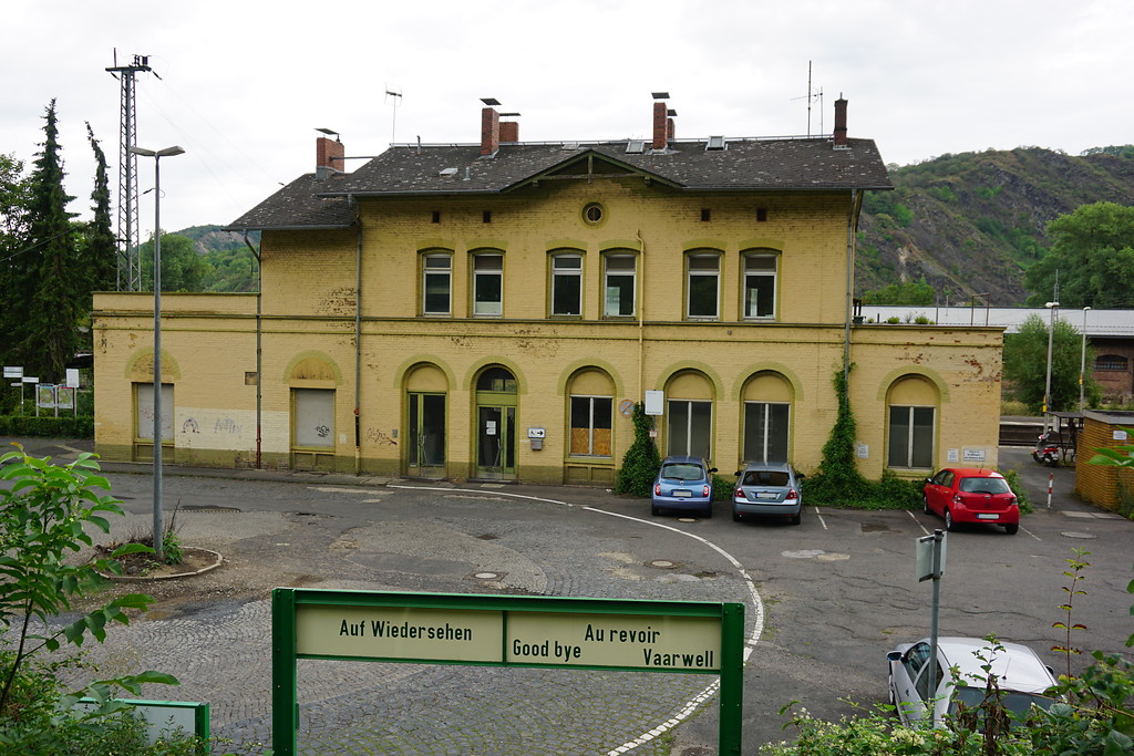 Bahnhof Brohl-Lützing, Empfangsgebäude, Straßenseite (2019)
