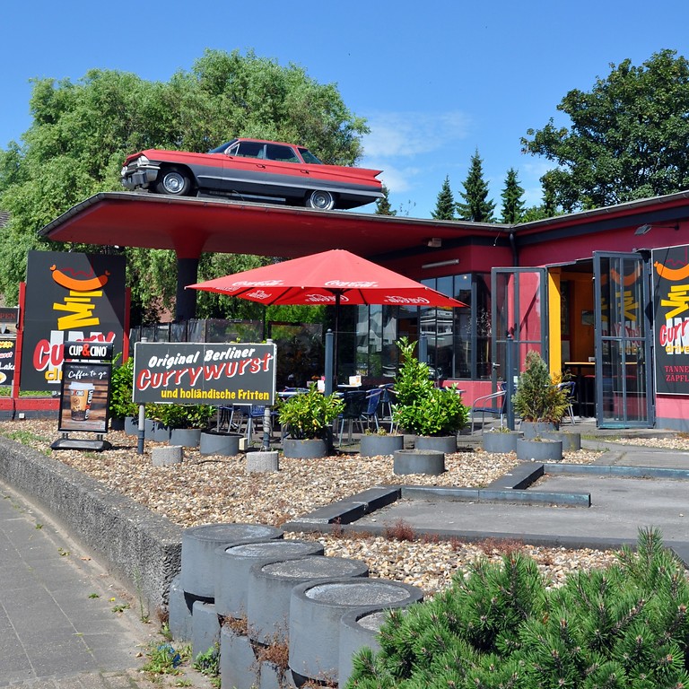 Die historische Tankstelle in der Freiheitsstraße in Viersen, heute Schnellrestaurant "Curry-Drive-In" (2017).