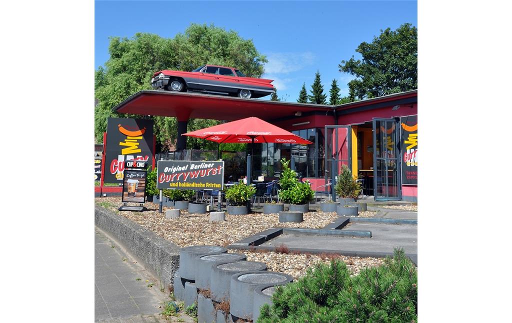 Die historische Tankstelle in der Freiheitsstraße in Viersen, heute Schnellrestaurant "Curry-Drive-In" (2017).