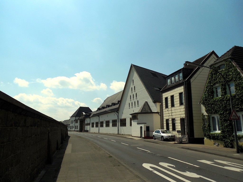 Straßenfront von Gut Maarhausen in Köln-Rath/Heumar (2015)