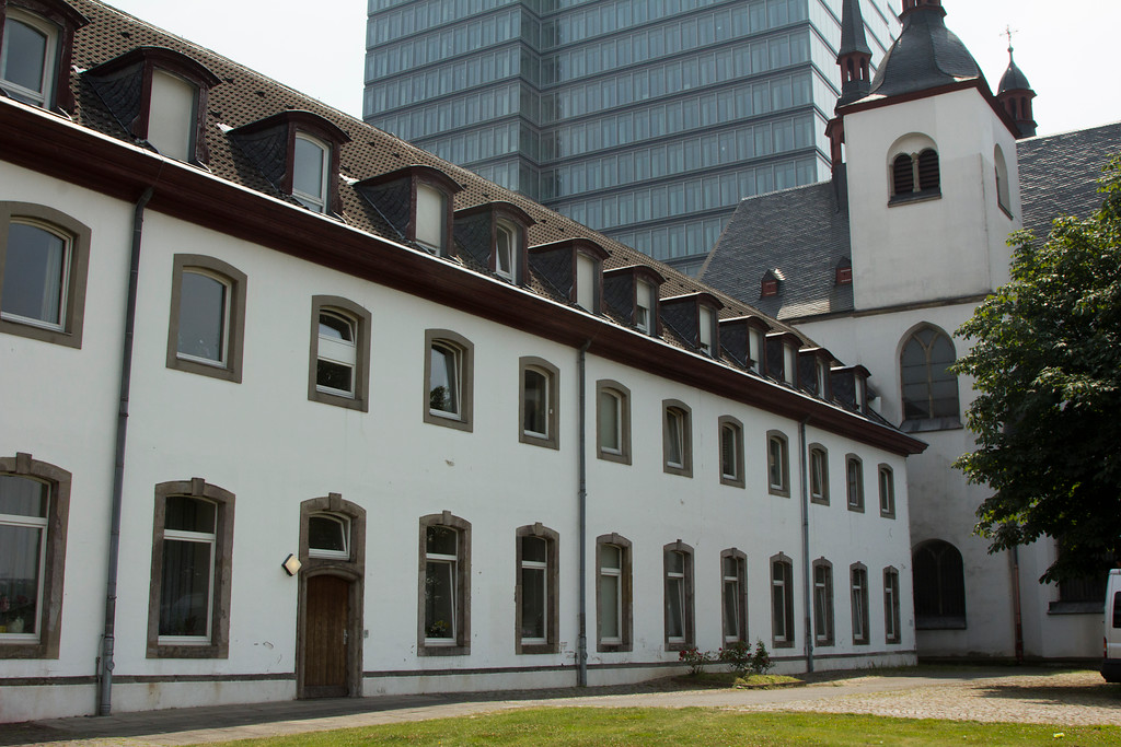 Gebäude der ehemaligen Abtei Deutz mit der Abteikirche (2013)