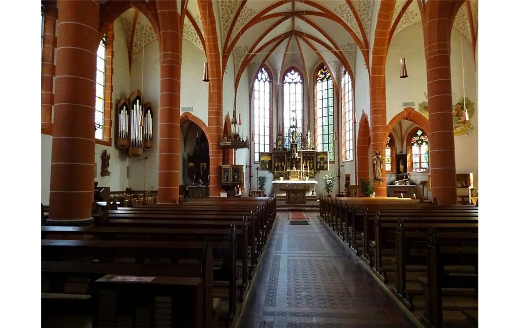 Innenansicht der Katholischen Pfarrkirche St. Hubertus in Nonnweiler (2016)