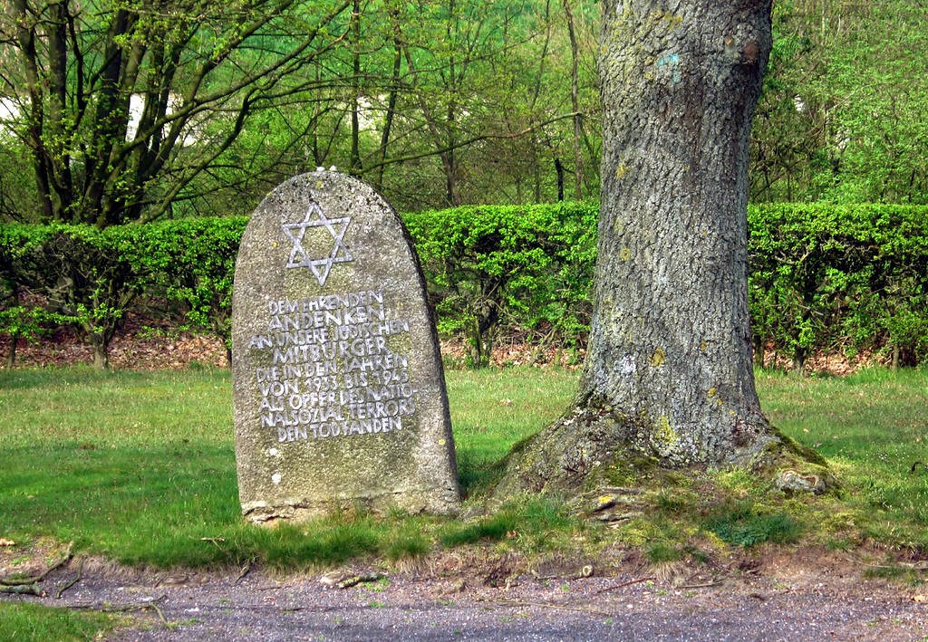 Gedenkstein auf dem Jüdischen Friedhof in Rheinberg-Winterswick (2014)