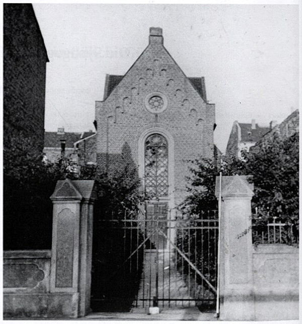 Historische Aufnahme der 1862 eingeweihten Synagoge in Jülich aus dem Jahr ihrer Zerstörung 1938.
