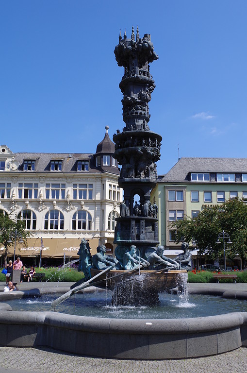Historiensäule auf dem Görresplatz in der Koblenzer Altstadt (2014)