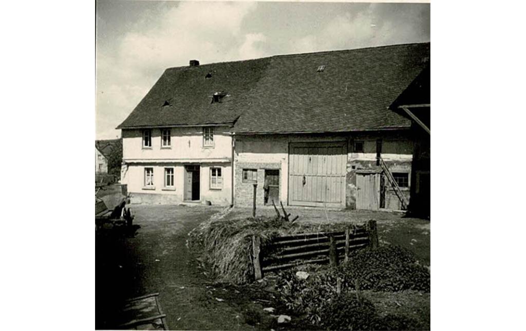 Das Fachwerkhaus Ringstraße 20 in Hottenbach, auch Haus Stienes genannt (um 1950)