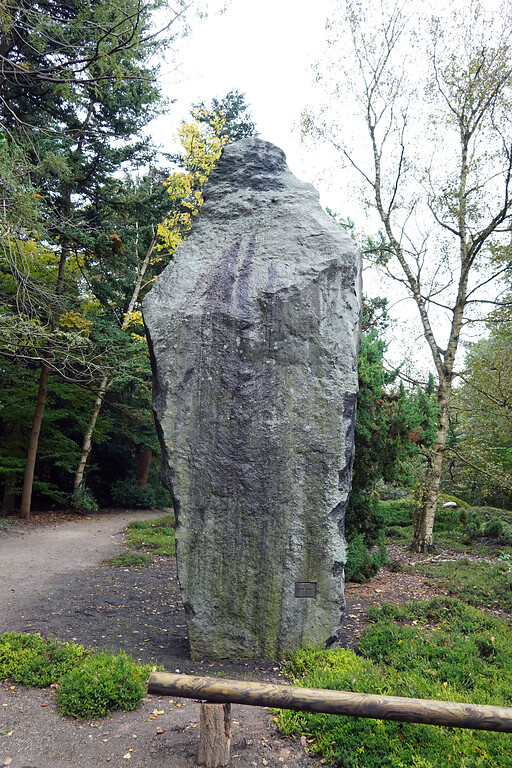 Kunstobjekt von Hans Berge im Forstbotanischen Garten in Köln-Rodenkirchen (2021).