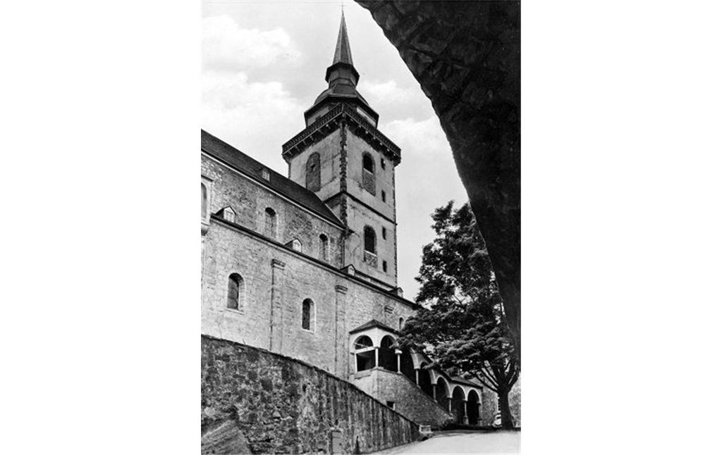 Historisches Foto der Siegburger Abteikirche St. Michael im Jahre 1955.