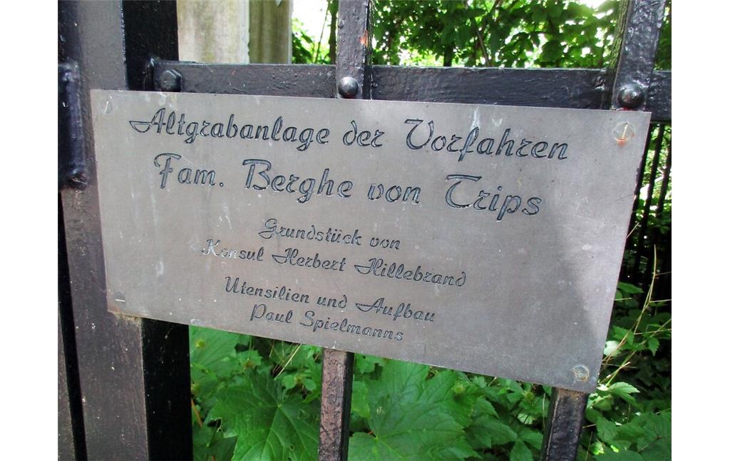 Informationstafel an der so benannten "Altgrabanlage der gräflichen Familie von Trips" an der Ecke Parkstraße / Hauptstraße in Kerpen-Horrem (2022).