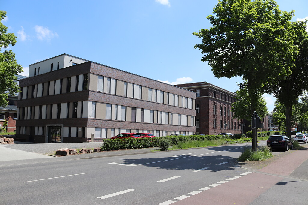 2014 errichteter Neubau neben der Waschkaue und dem Verwaltungs- und Betriebsgebäude der Gewerkschaft Carolus Magnus in Palenberg (2021)