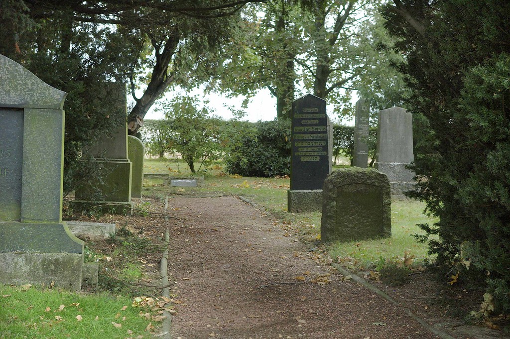 Grabsteine auf dem Jüdischen Friedhof in Grevenbroich-Hemmerden (2007)