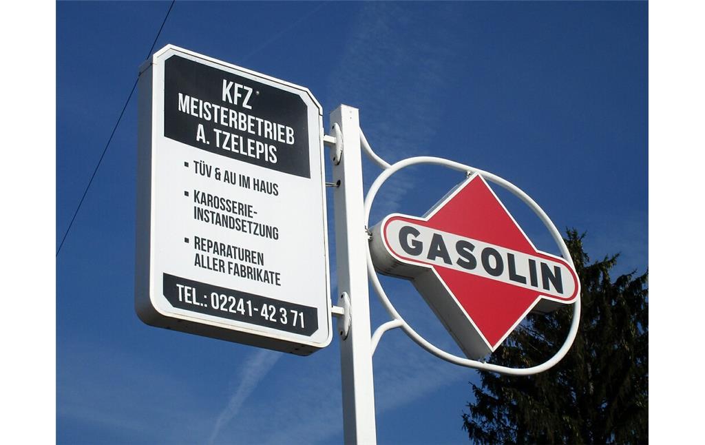 Werbepylon an der früheren Gasolin-Tankstelle in Troisdorf-Spich (2022), heute als KFZ-Meisterbetrieb geführt.