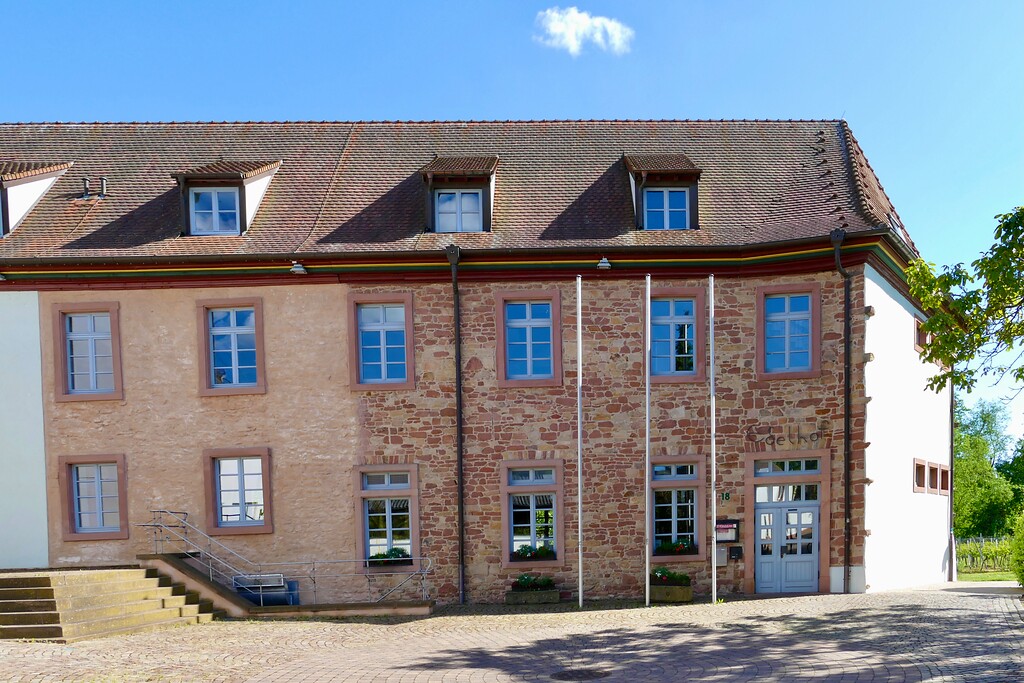 Der Edelhof in Kirrweiler, Vorderansicht (2021)