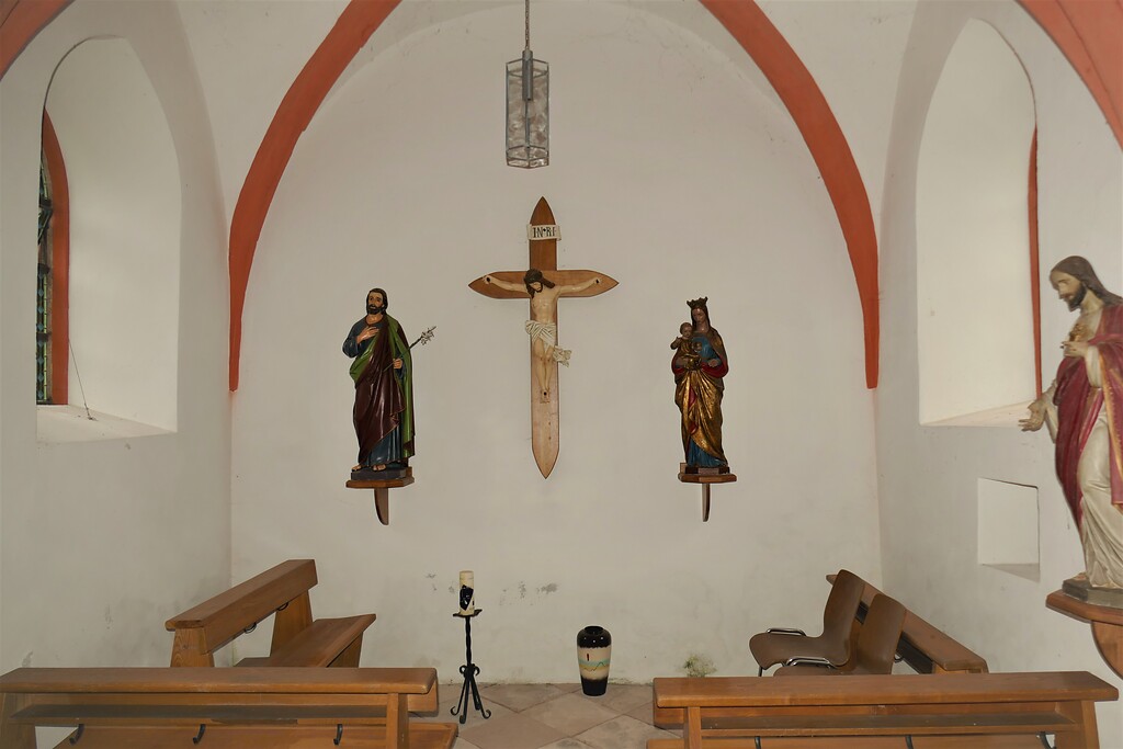 Blick in den Innenraum der Kapelle Sankt Bartholomäus in Weitersweiler (2020).