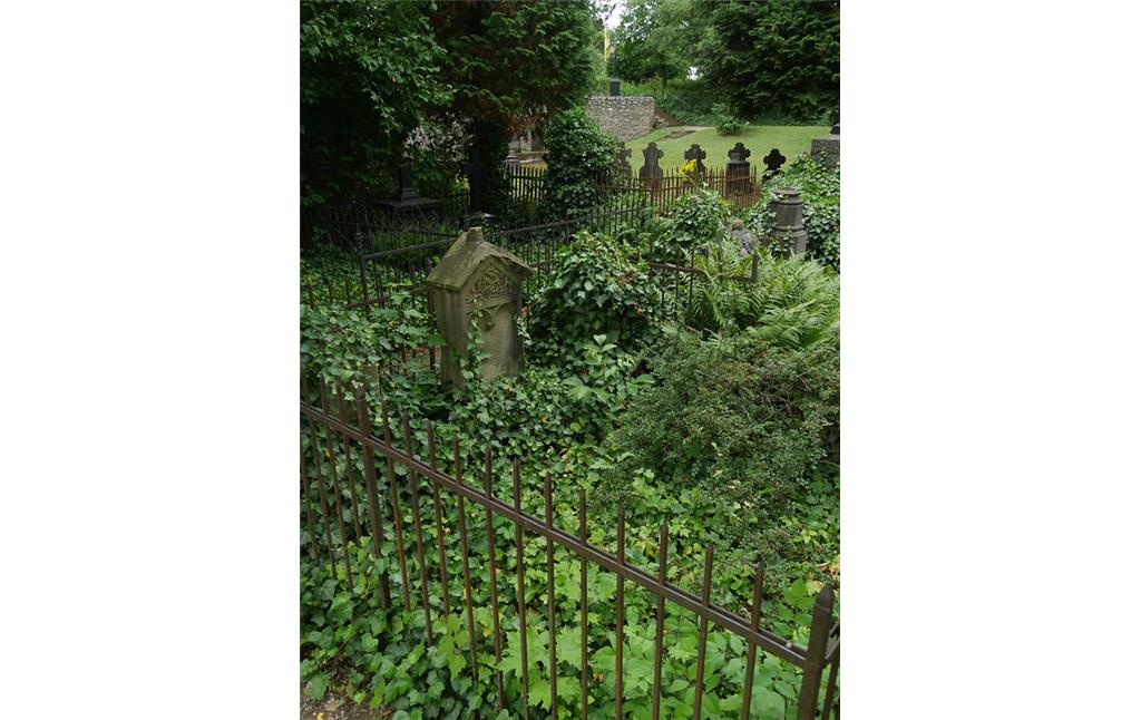 Grabstätten auf dem Friedhof am Limburger Dom (2017)