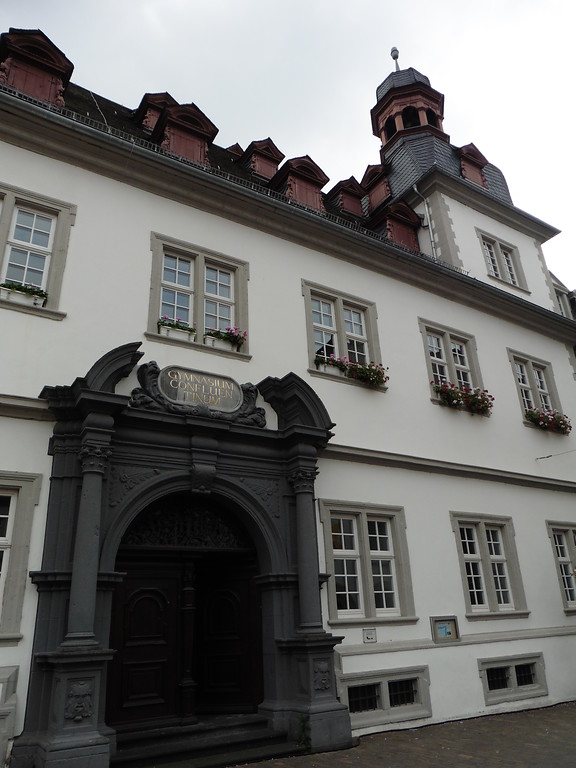 Das frühere Jesuiten-Gymnasium (Jesuitenkolleg), heute Rathaus der Stadt Koblenz (2014).