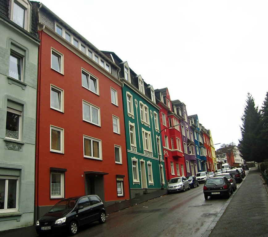 Die früher genossenschaftlichen Wohnhäuser in der Elsternstraße in Barmen, Ansicht aus östlicher Richtung (2014).