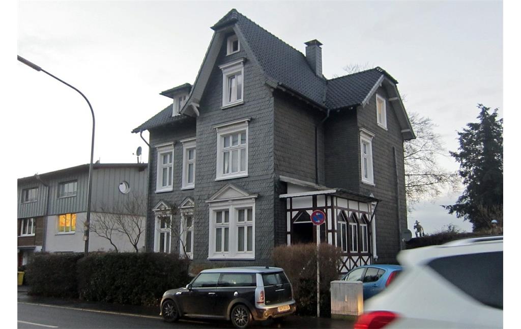 Mit Schiefer verkleidetes Wohnhaus im Ortskern von Wuppertal-Cronenberg (2014).