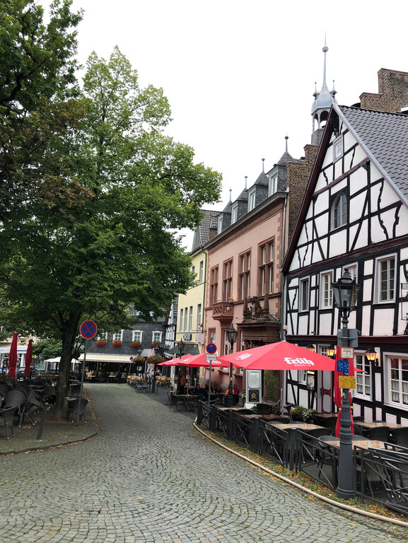 Marktplatz und altes Rathaus in Bad Honnef (2023)
