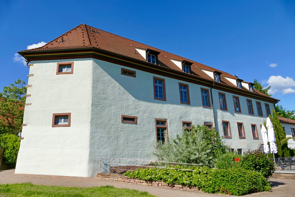 Der Edelhof in Kirrweiler, Schrägansicht (2021)