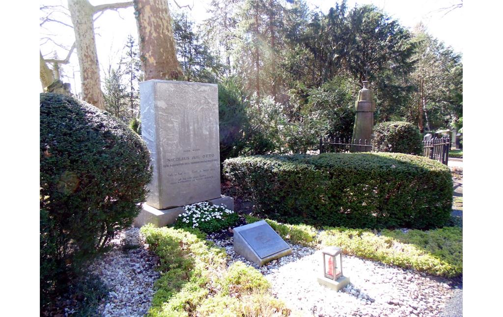 Grabstätte Nicolaus August Ottos auf dem Friedhof Melaten (2020)