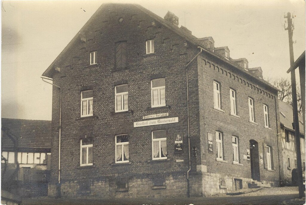 Bäckerei Selbach in der Ringstraße 2 in Helferskirchen, damals auch noch Gaststätte (1950er Jahre)