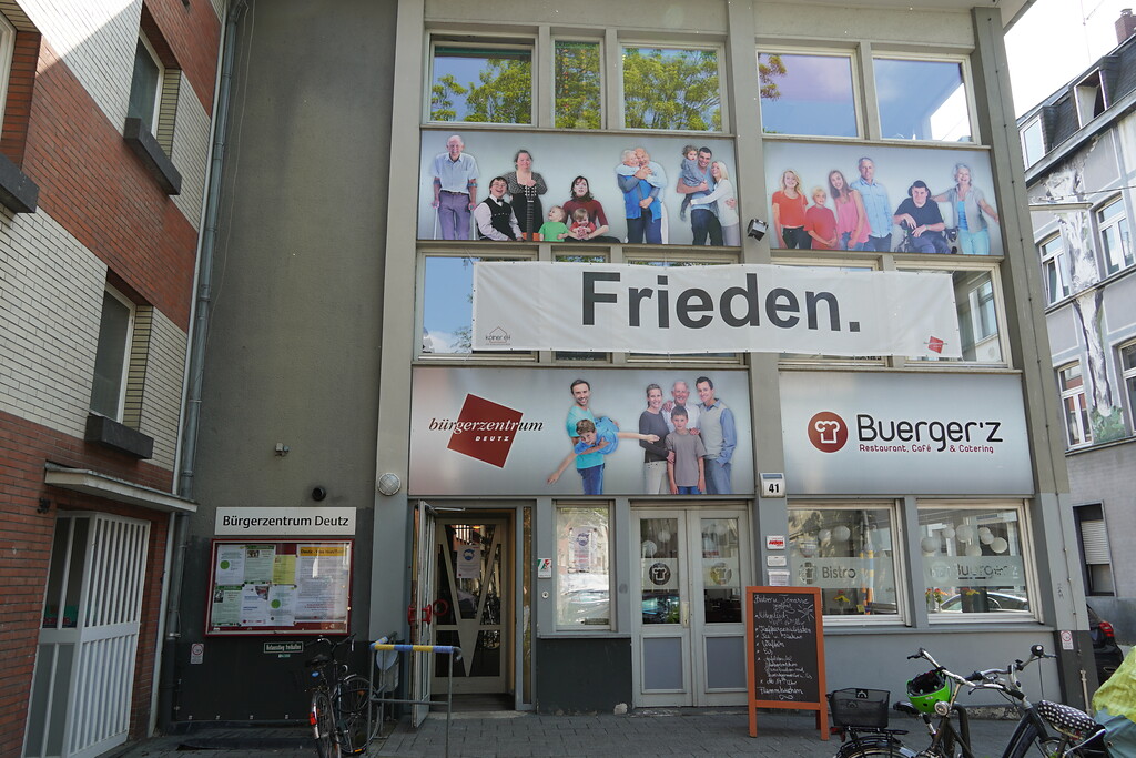 Eingangsbereich des Bürgerzentrum Deutz in Köln (2022)