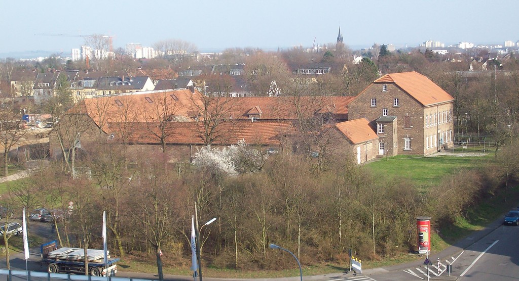 Gesamtansicht des Gutshofs und Bürgerzentrums Engelshof in Porz-Westhoven (2012)