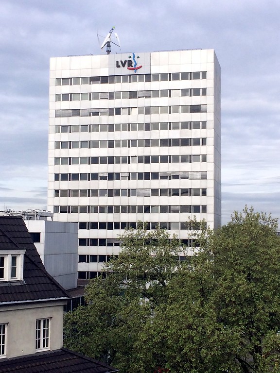 LVR-Haus in Deutz (2018), Ansicht des Turms von Osten.